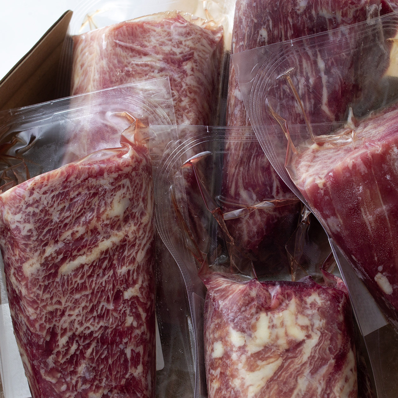 カナダ産　麦駒Ｘ馬脂肪注入  1kg（１ケース）